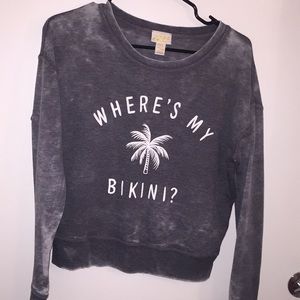 Slightly cropped long sleeve shirt